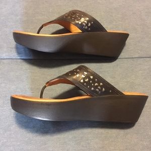 Nurture Villa black leather sandals